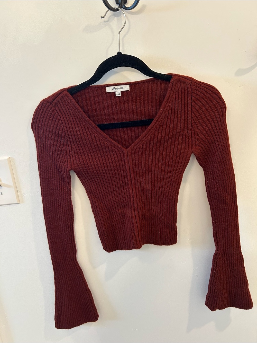 Cropped Madewell Ribbed V-Neck Sweater in Rust Orange